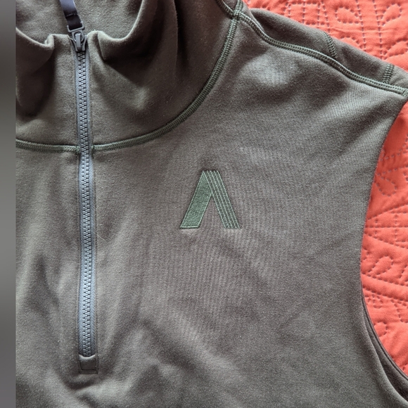Allyson Felix Athleta Special Edition Green Legend Sweatshirt II Size XL - Picture 5 of 7